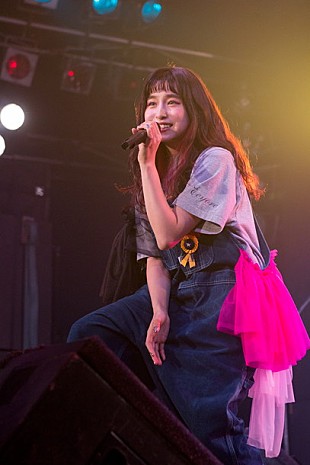 「トミタ栞、音楽活動における新たなスタート！ 第二の故郷“横浜”で上京時を綴った「300」から感じる温もり… そして本日2/1は誕生日、東京公演＠渋谷クアトロ開催」