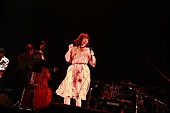 花澤香菜「花澤香菜がビルボードで一夜限りのプレミアムライブ、最新曲から“あのキャラソン”まで披露」1枚目/10