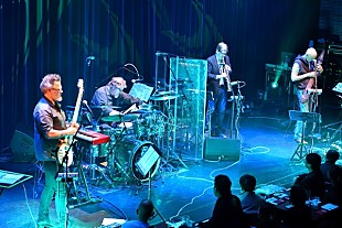 「完全なるインプロとクリムゾン曲でオーディエンスを圧倒。スティック・メン with メル・コリンズ東京公演をレポート。」