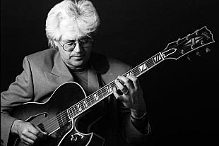 「フュージョン・ギタリストのラリー・コリエルが73歳で死去」