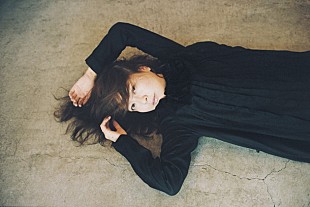 「湯川潮音の新名義“sione”初のフルアルバム『ode』world's end girlfriendが全曲プロデュース」