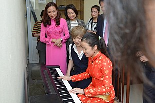 「小室哲哉 天皇皇后両陛下のベトナム訪問に合わせ訪越」