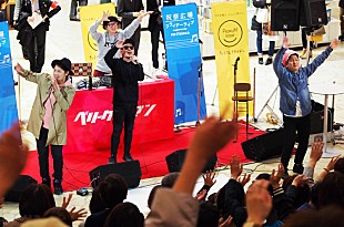 「ベリーグッドマン、想ワレが阪急百貨店うめだ本店でプレミアムフライデーライブに参加。約1,000人が熱狂」