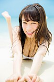 秋元真夏「乃木坂46秋元真夏 1st写真集『真夏の気圧配置』未掲載カットのパネル展＆ポスター掲出実施」1枚目/9