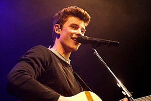 「ショーン・メンデス、日本初パフォーマンスでファンに“神対応”」