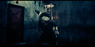 「GACKT 目隠し＆椅子縛りで激しく抵抗……新SG『罪の継承 ～ORIGINAL SIN～』スポット映像公開」