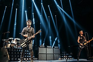 「「これこそがパッションなんだ！」会場が一体感で包まれた、グリーン・デイのイギリス・リーズ公演をレポート」