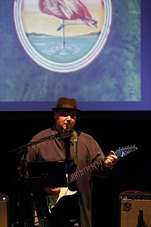 「エヴァーグリーンな輝きを放ち続けるクリストファー・クロス、大阪公演1日目をレポート」