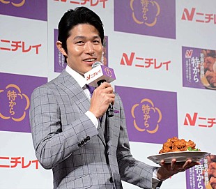 「鈴木亮平、初の“熱血先生”役！　ＣＭ撮影で唐揚げ４０個を完食」