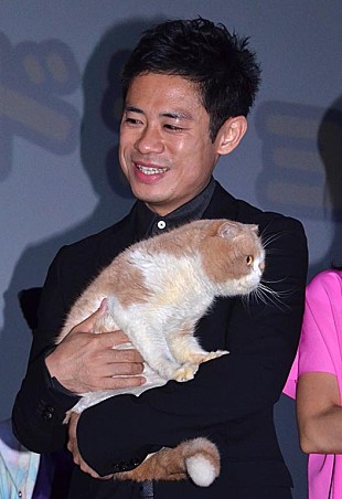 「伊藤淳史、猫の名演技を絶賛「本当に優秀」　舞台あいさつで逃走する“サ－ビス”演技？」