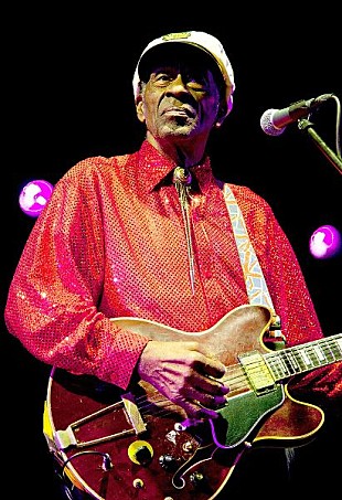 「ロックの創始者チャック・ベリーが90歳で死去」