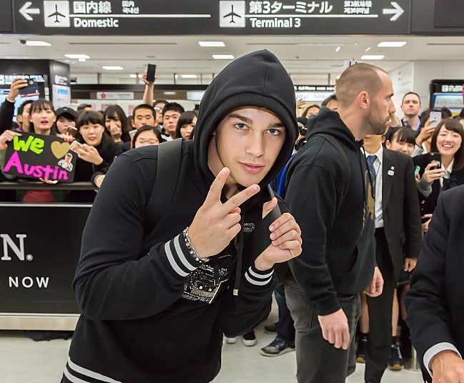 「 「ダーティ・ワーク」が大ヒット中のオースティン・マホーン、1年ぶりに来日」1枚目/3