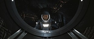 「宇宙酔いに注意!?　『パッセンジャー』宇宙遊泳シーンの裏側が分かる特別映像が公開」