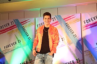 「オースティン・マホーン、イベント登場で「ダーティ・ワーク」披露　チャートの5週連続1位に「本当？！」」