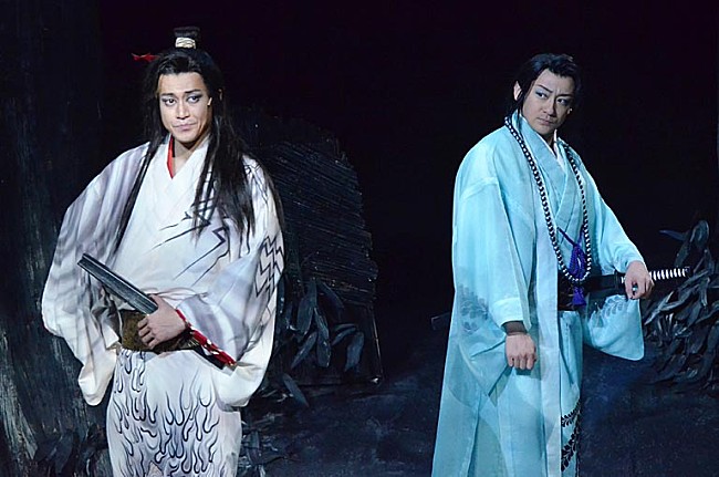 「小栗旬、山本耕史らが公開稽古披露　“没入型”新型劇場に「とにかく広すぎて…」」1枚目/1