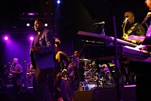 「偉大なるプリンスへ… NPGによるプリンストリビュートライブのジャパンツアーがついに開幕。初日の大阪公演のレポートが到着」