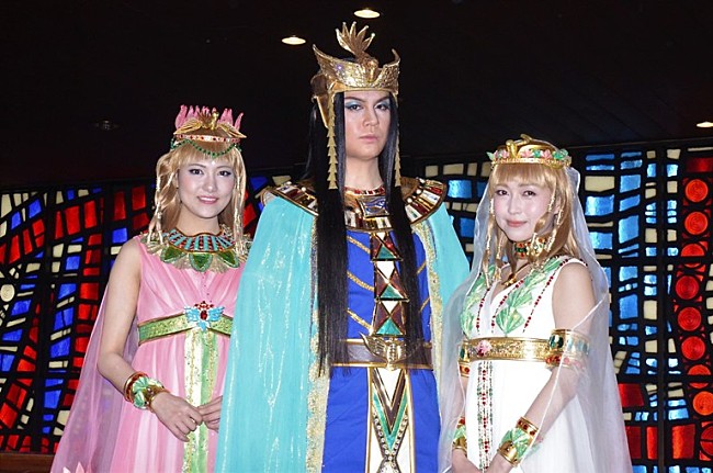 「新妻聖子“年内新妻”予定を問われ苦笑　浦井健治「何でメンフィスが答えるの」」1枚目/1