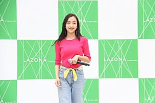 「板野友美 爽やかな新曲「#いいね！」初披露！ ハートがいっぱいの記念撮影も」