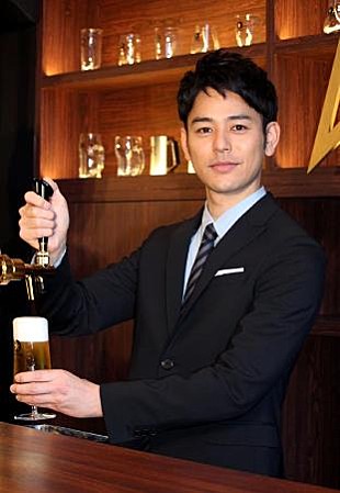 「妻夫木聡、憧れの中田英寿とＣＭ共演　撮影中には引退の真意についても直撃！」