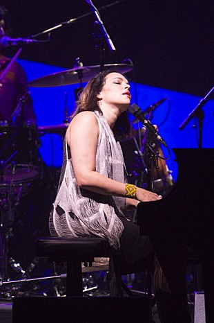 「真っ直ぐな歌声とアメリカ音楽の芳醇さに触れる、ノラ・ジョーンズ東京公演をレポート」