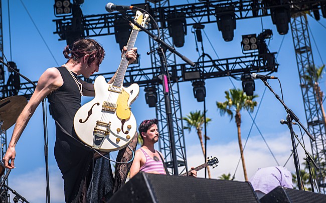 ケンドリック・ラマー「Ezra Furman (Photo: Charles Reagan Hackleman / Courtesy of Coachella)」30枚目/34