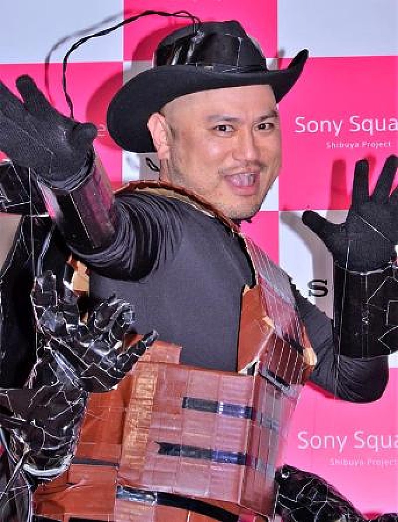 「ハリウッドザコシショウ、レコ－ドデビュ－をさらりと発表　「レコ－ドストアデイ前日祭」が渋谷で開催」1枚目/1