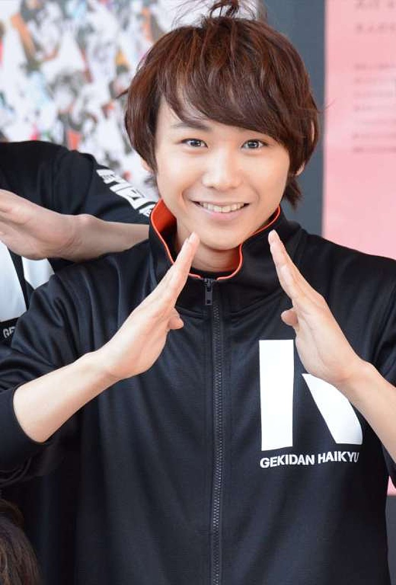 「須賀健太、初のテ－プカットに大はしゃぎ　共演者の好コメントを横取り」1枚目/1