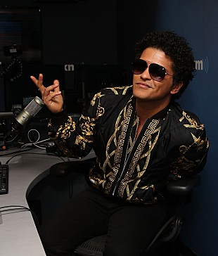 「気分はブルーノ・マーズ！「ザッツ・ホワット・アイ・ライク」MV風カメラ・エフェクトがフェイスブックにデビュー」