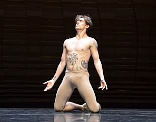 「『ダンサー、セルゲイ・ポルーニン 世界一優雅な野獣』特別上映会で、1,800万回再生のパフォーマンス披露」