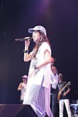 「lecca、ライブツアーが札幌からスタート 新旧27曲を披露」1枚目/4