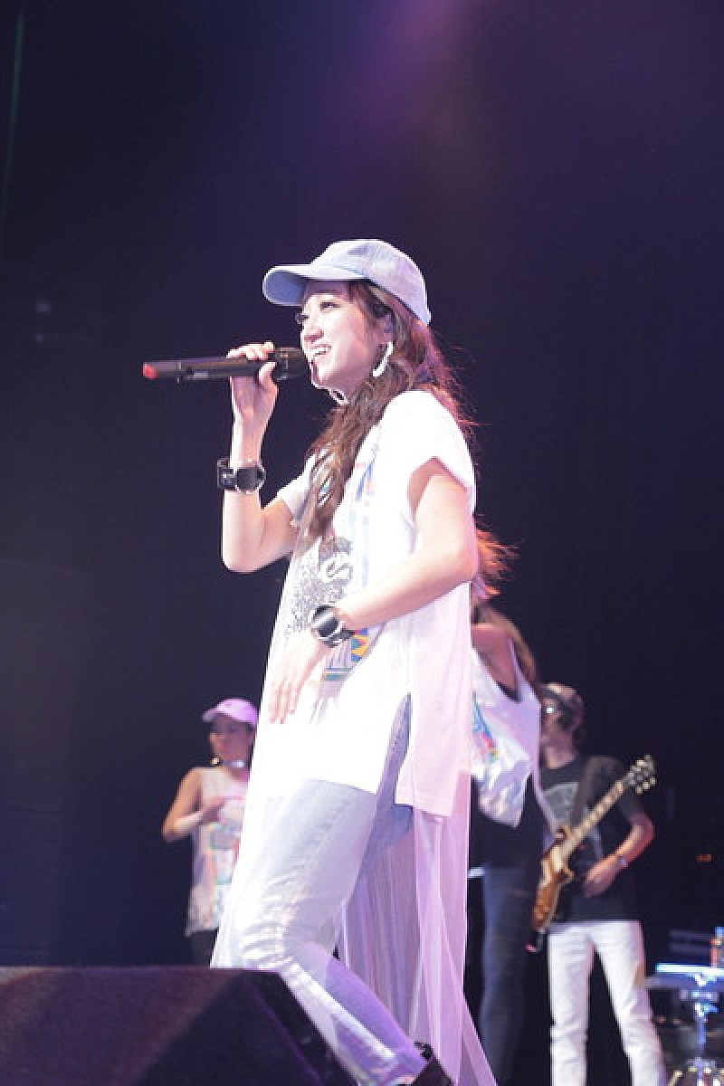 lecca、ライブツアーが札幌からスタート 新旧27曲を披露