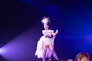 「浜崎あゆみ、史上最多の全国ツアーが開幕」