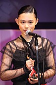 杉咲花「杉咲花“母”宮沢りえと“親子受賞”　『湯を沸かす～』が４冠達成！」1枚目/1