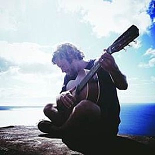 「『5月18日はなんの日？』サーフ・カルチャーの第一人者、ジャック・ジョンソンの誕生日」