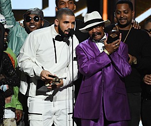 「【2017 ビルボード・ミュージック・アワード】、ドレイクが最多となる13の賞を受賞」