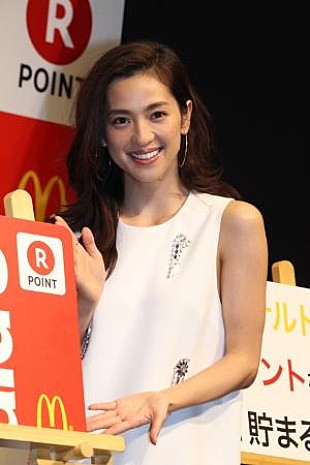 「中村アン、好きなメニュ－は「てりやきバ－ガ－」　ドナルド・マクドナルドと会見に登場！」