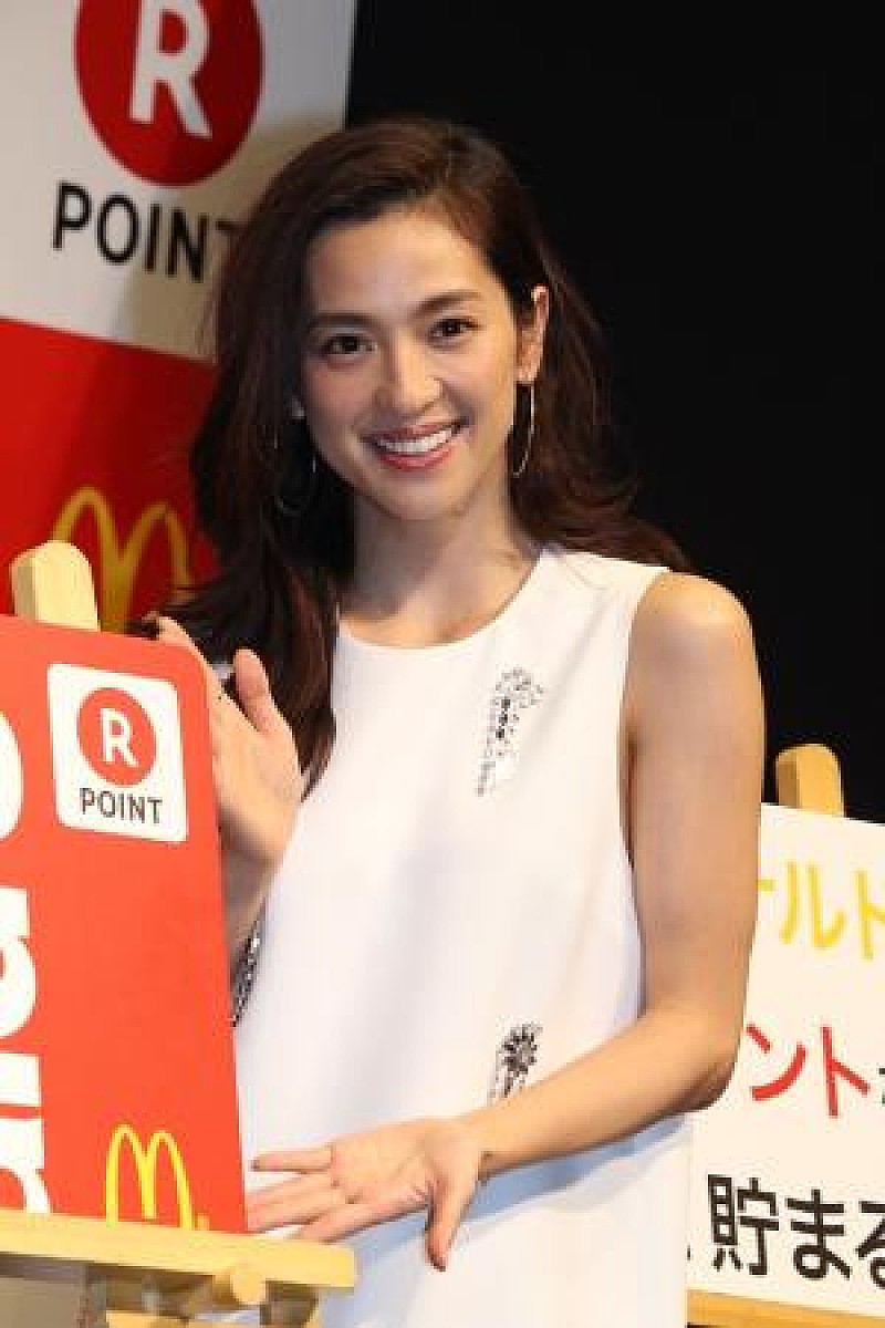 「中村アン、好きなメニュ－は「てりやきバ－ガ－」　ドナルド・マクドナルドと会見に登場！」1枚目/1