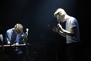 「シルキー・ヴォイスの貴公子、ウーター・ヘメルが新作『アモリー』を携えてのジャパンツアーがスタート」