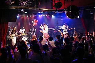 「コレサワ、メジャーデビュー前祝い単独ライブも大盛況」