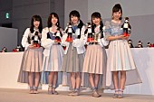 AKB48「ＡＫＢ４８＆ロボットＲｏｂｉ４８がコラボダンス披露　横山由依、“雨予報”にも「思い出に残る総選挙になれば」」1枚目/1