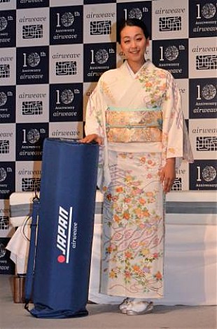「浅田真央、着物姿で笑顔　夏ならではの無防備な寝方を明かす」