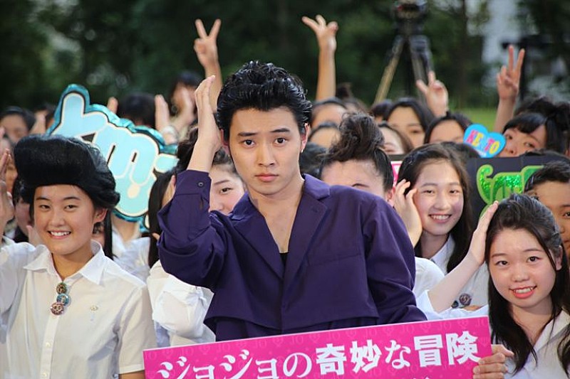 山崎賢人「山崎賢人、３００人の女子中高生とＪＯＪＯリ－ゼント部を結成！　撮影中のリ－ゼントは「スイッチが入る」」1枚目/1