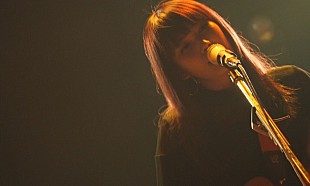 「佐藤千亜妃（きのこ帝国）自身の誕生日に教会でソロカバーライブ開催」