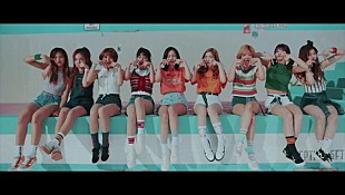 「TWICE、代表曲「TT」の日本語版ビデオを公開」