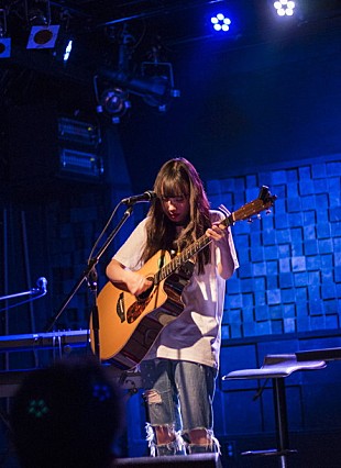 「naNami（ななみ） “ほぼ新曲”のセトリ！ キツネも癒されるほど安らかな弾き語りワンマン、8月にも同会場で開催」