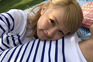 「Dream Ami 男性と添い寝デートMV公開 全編スマホ撮影、セルフィーも」