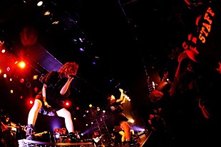 「PassCodeが確かなパフォーマンス力で魅せたツアー初日公演、新曲＆新衣装のお披露目も」