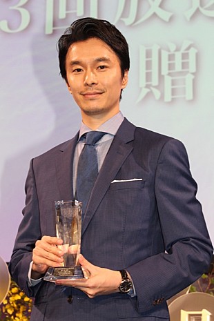 「長谷川博己、漱石役で放送文化基金賞を受賞　当初は「もしかして降ろされるかと…」」