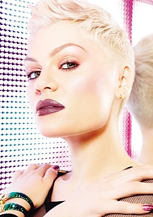 「ジェシー・J愛用、自身がモデルを務めるメイクアップフォーエバーより新色ルージュが発売」