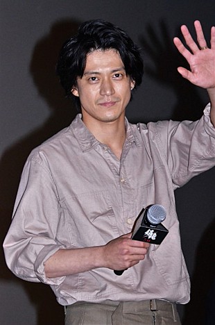 「小栗旬「ま－きのっ！」と逆ものまねを披露　「あんな首の動きはしていない」」